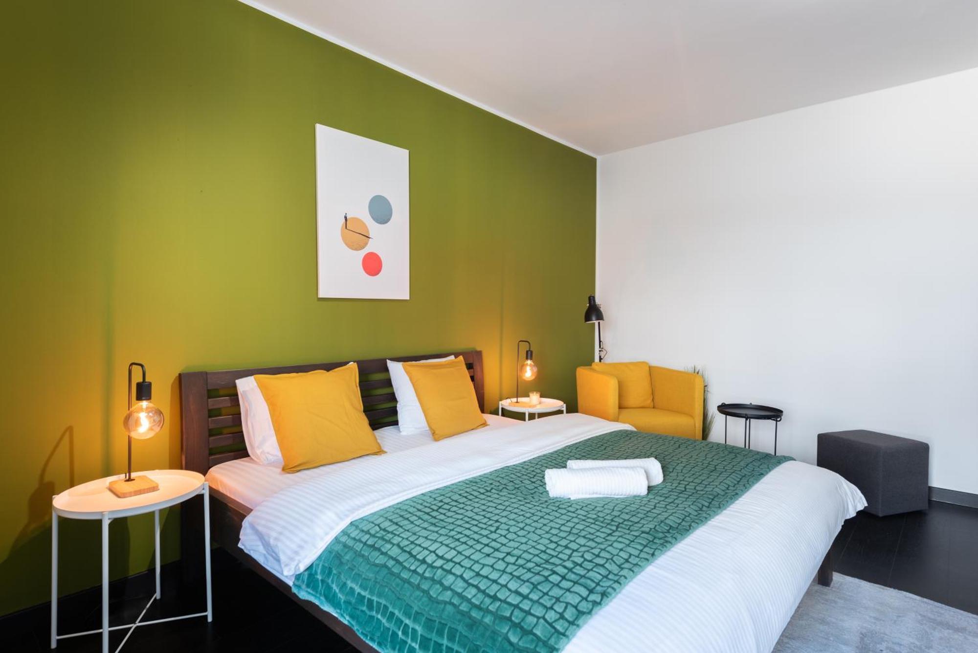 פראג Spacious Apartments Near Karlin Square מראה חיצוני תמונה