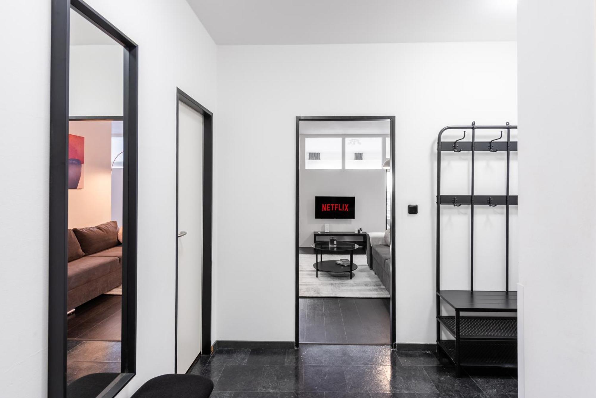 פראג Spacious Apartments Near Karlin Square מראה חיצוני תמונה