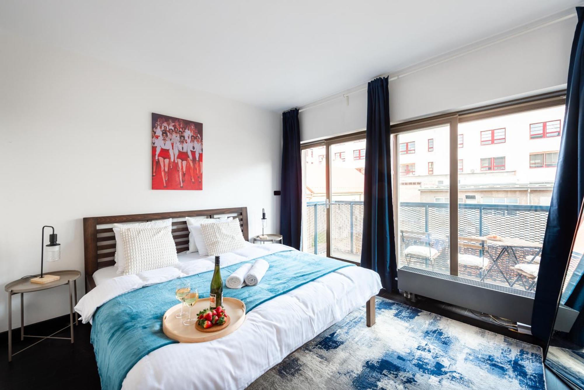 פראג Spacious Apartments Near Karlin Square מראה חיצוני תמונה