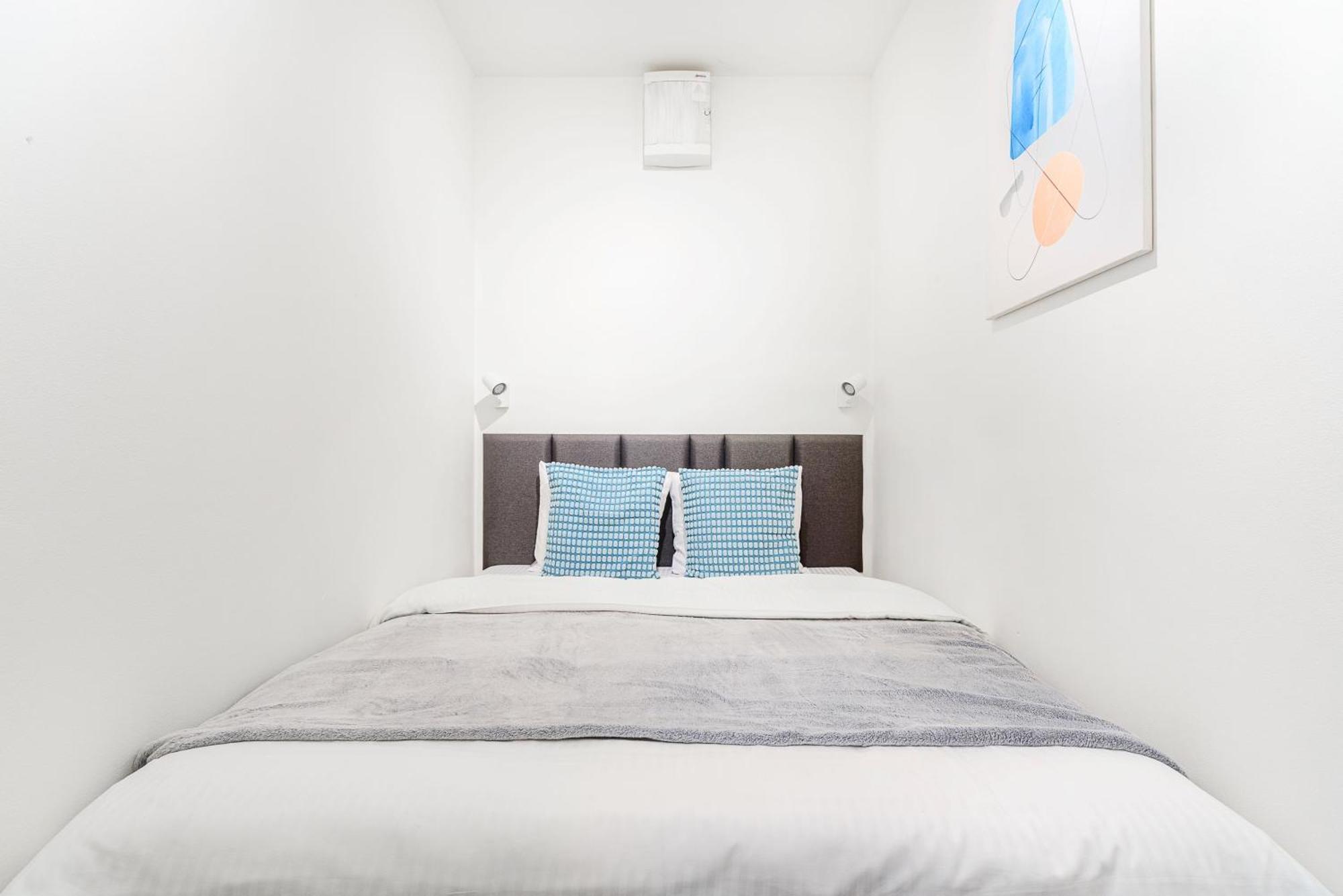 פראג Spacious Apartments Near Karlin Square מראה חיצוני תמונה