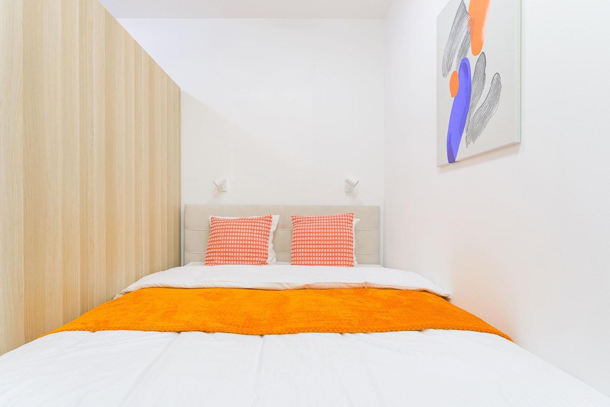 פראג Spacious Apartments Near Karlin Square מראה חיצוני תמונה