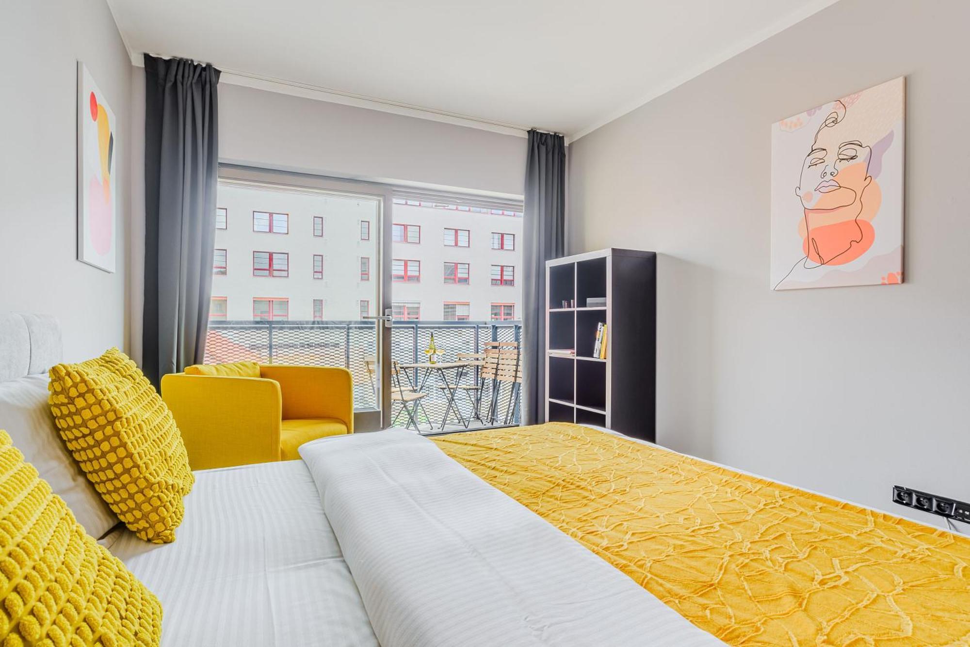 פראג Spacious Apartments Near Karlin Square מראה חיצוני תמונה