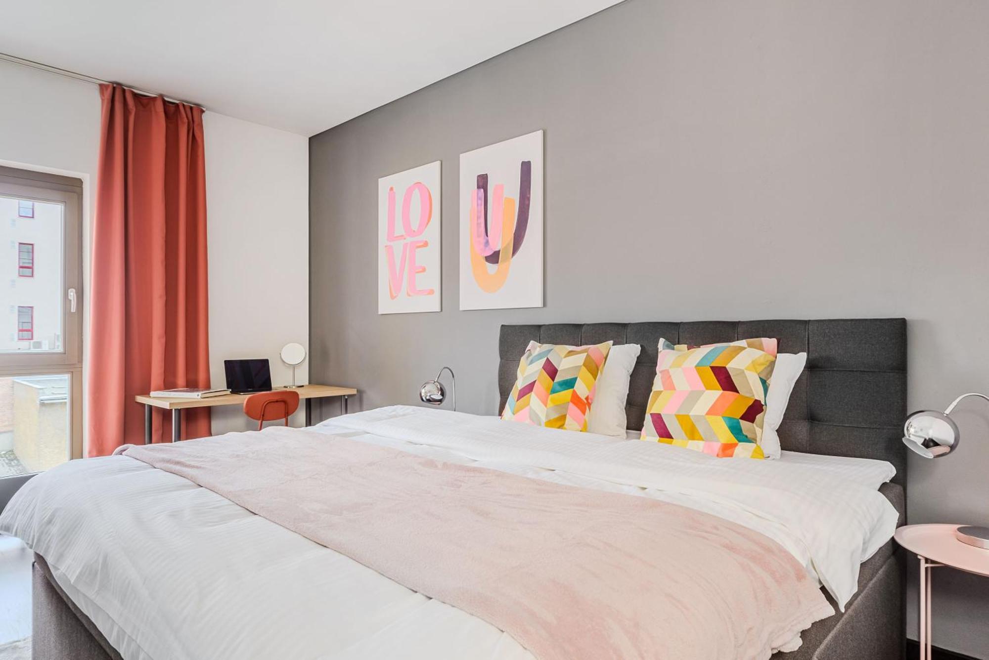 פראג Spacious Apartments Near Karlin Square מראה חיצוני תמונה
