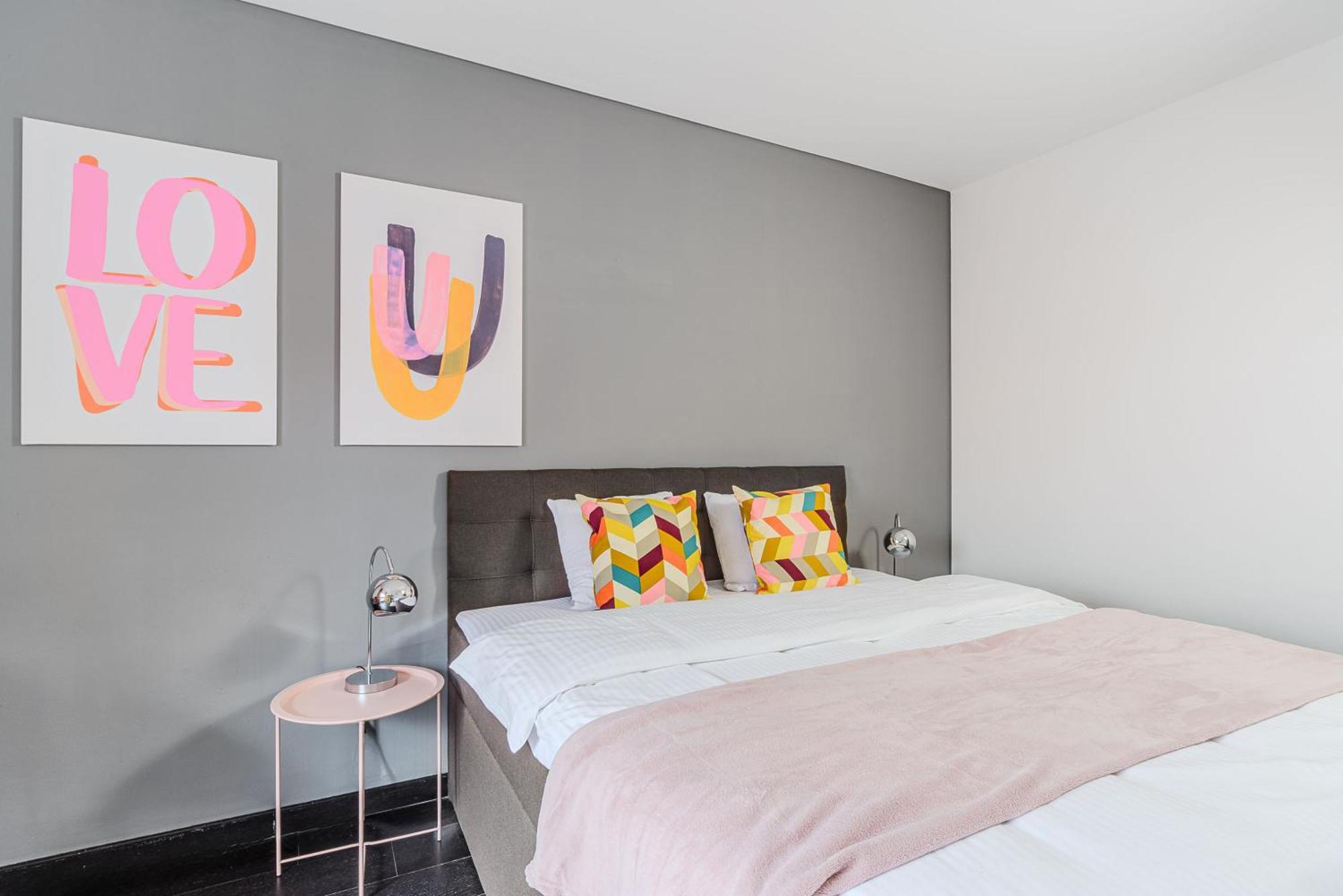פראג Spacious Apartments Near Karlin Square מראה חיצוני תמונה
