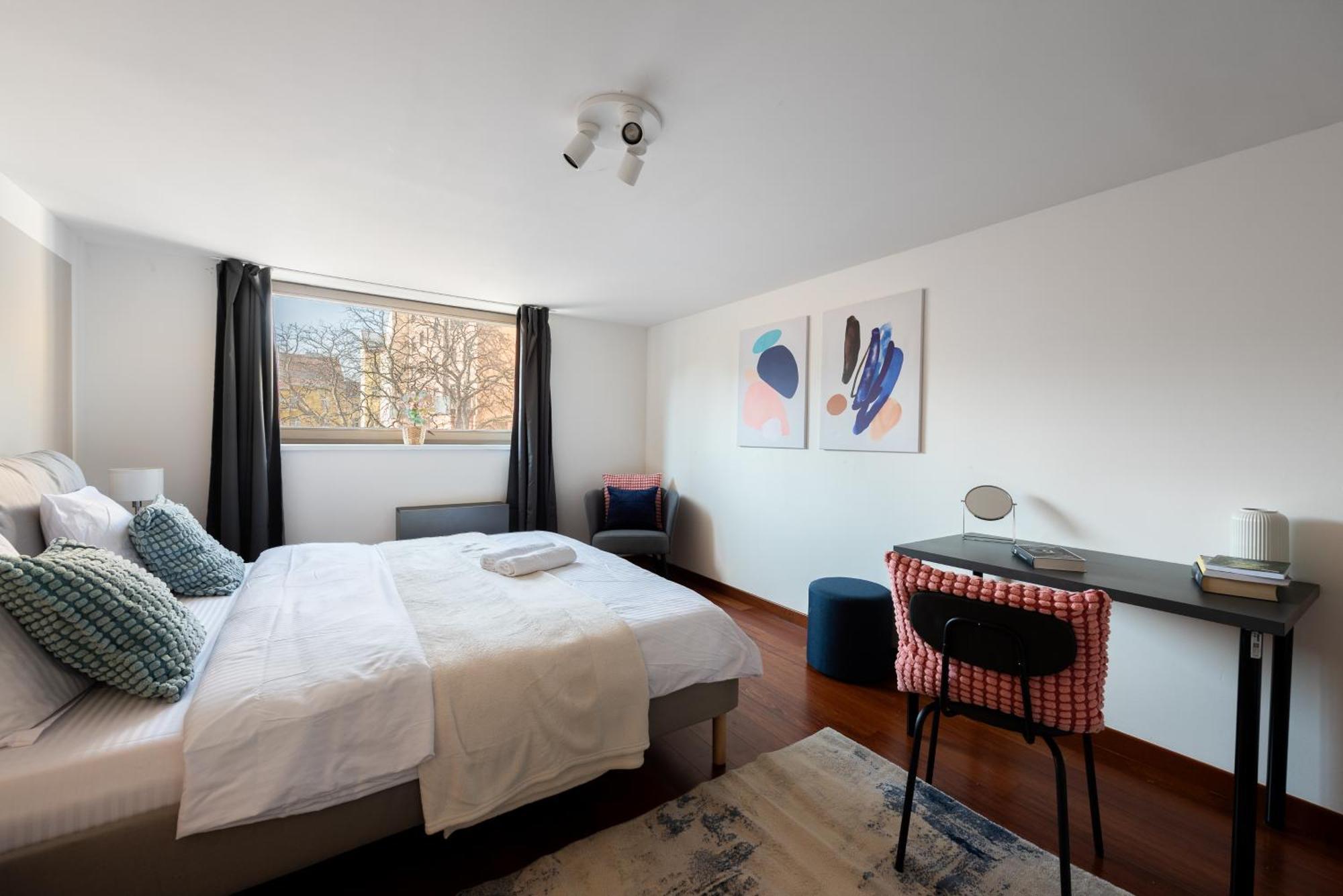 פראג Spacious Apartments Near Karlin Square מראה חיצוני תמונה