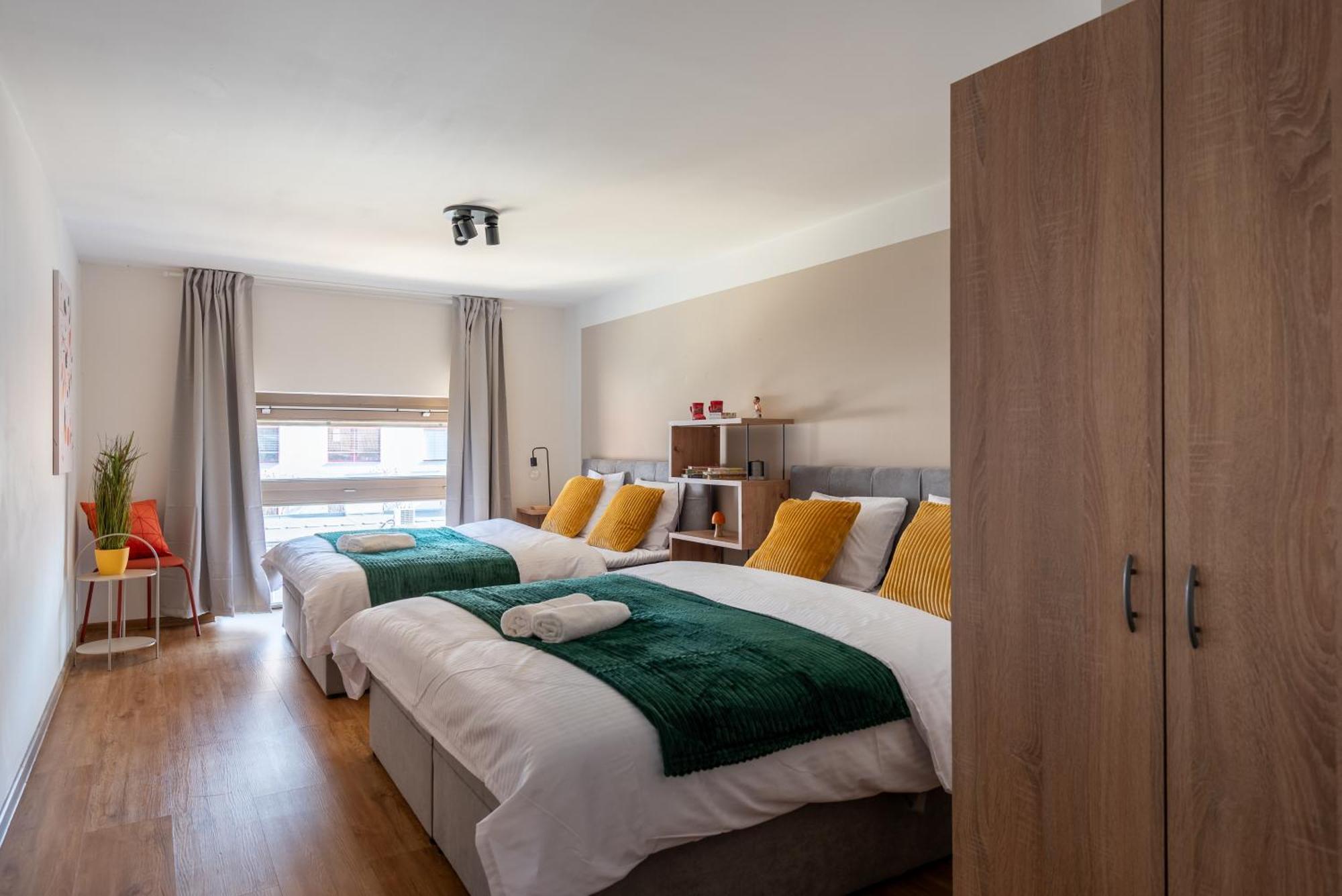 פראג Spacious Apartments Near Karlin Square מראה חיצוני תמונה