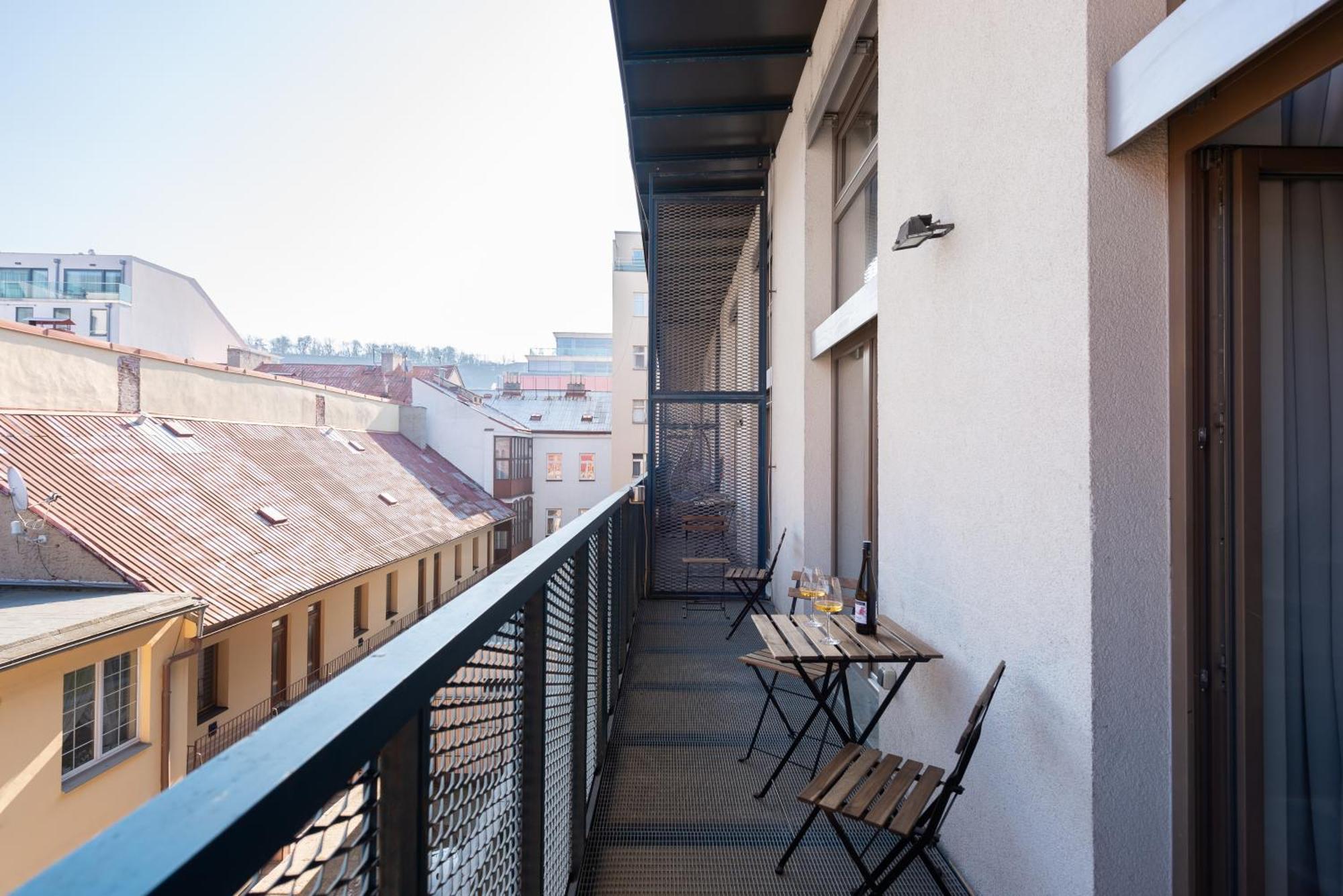 פראג Spacious Apartments Near Karlin Square מראה חיצוני תמונה