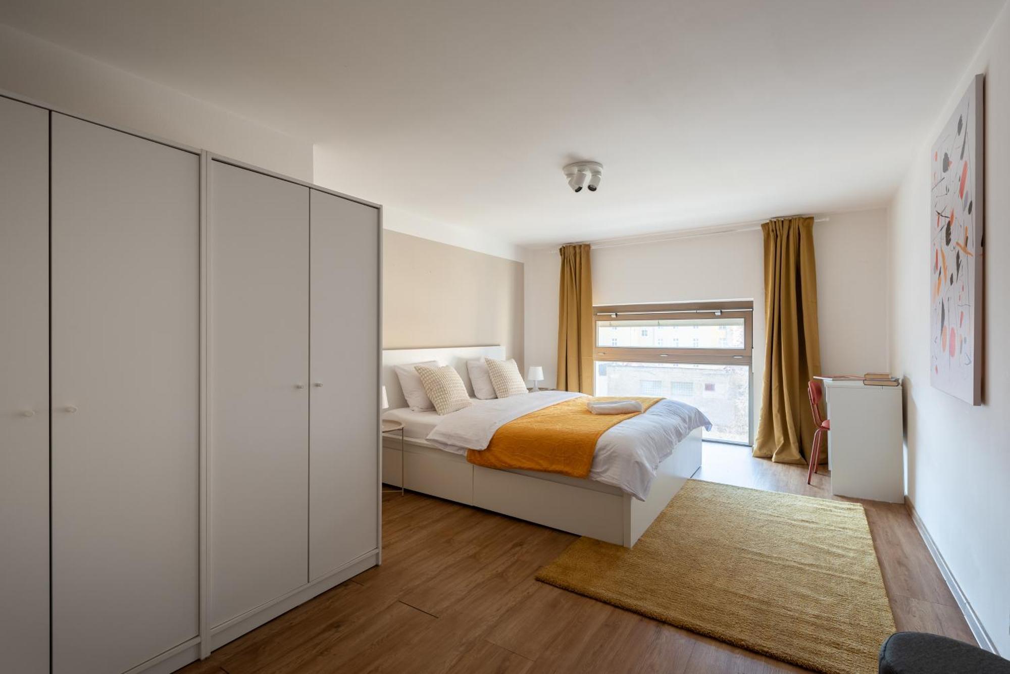 פראג Spacious Apartments Near Karlin Square מראה חיצוני תמונה