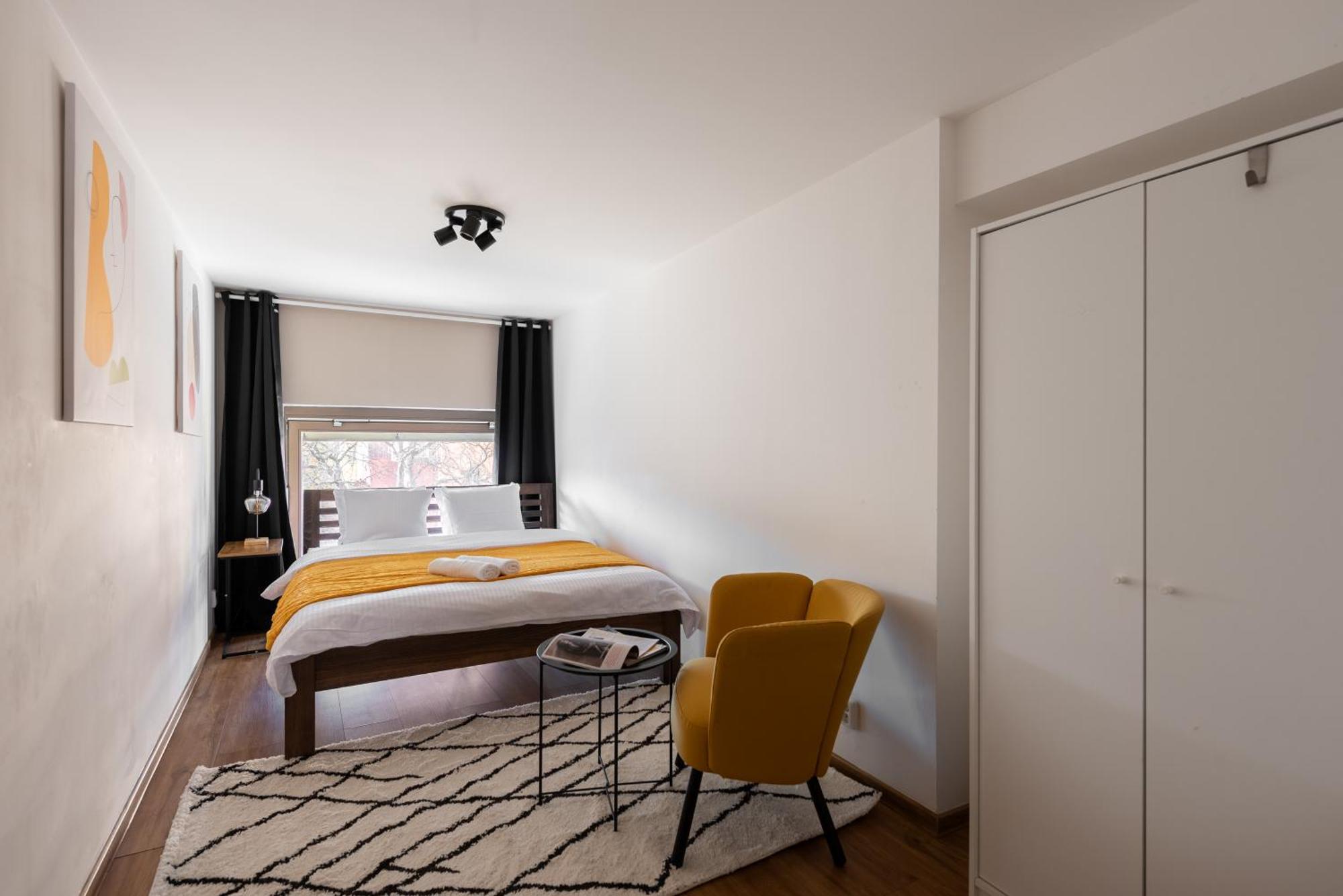 פראג Spacious Apartments Near Karlin Square מראה חיצוני תמונה