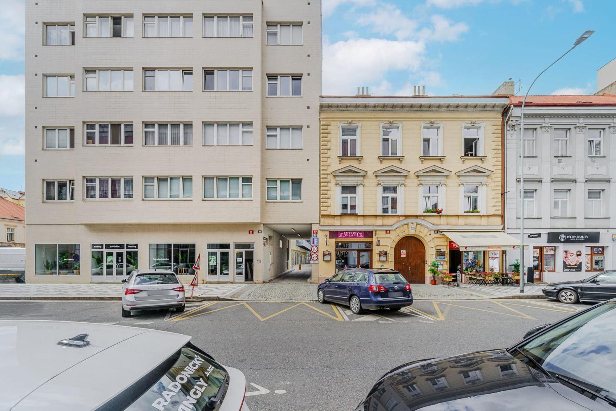 פראג Spacious Apartments Near Karlin Square מראה חיצוני תמונה