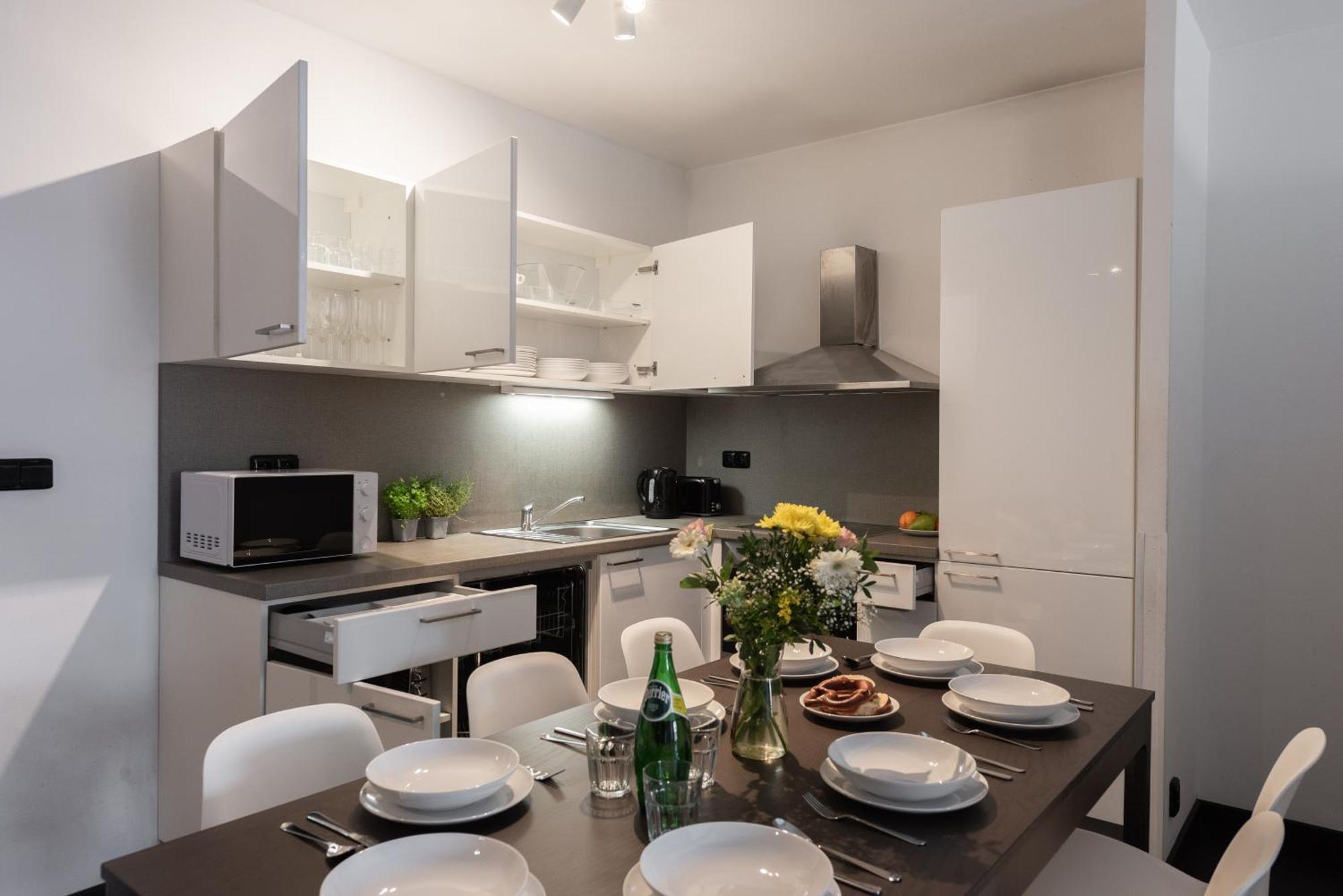 פראג Spacious Apartments Near Karlin Square מראה חיצוני תמונה