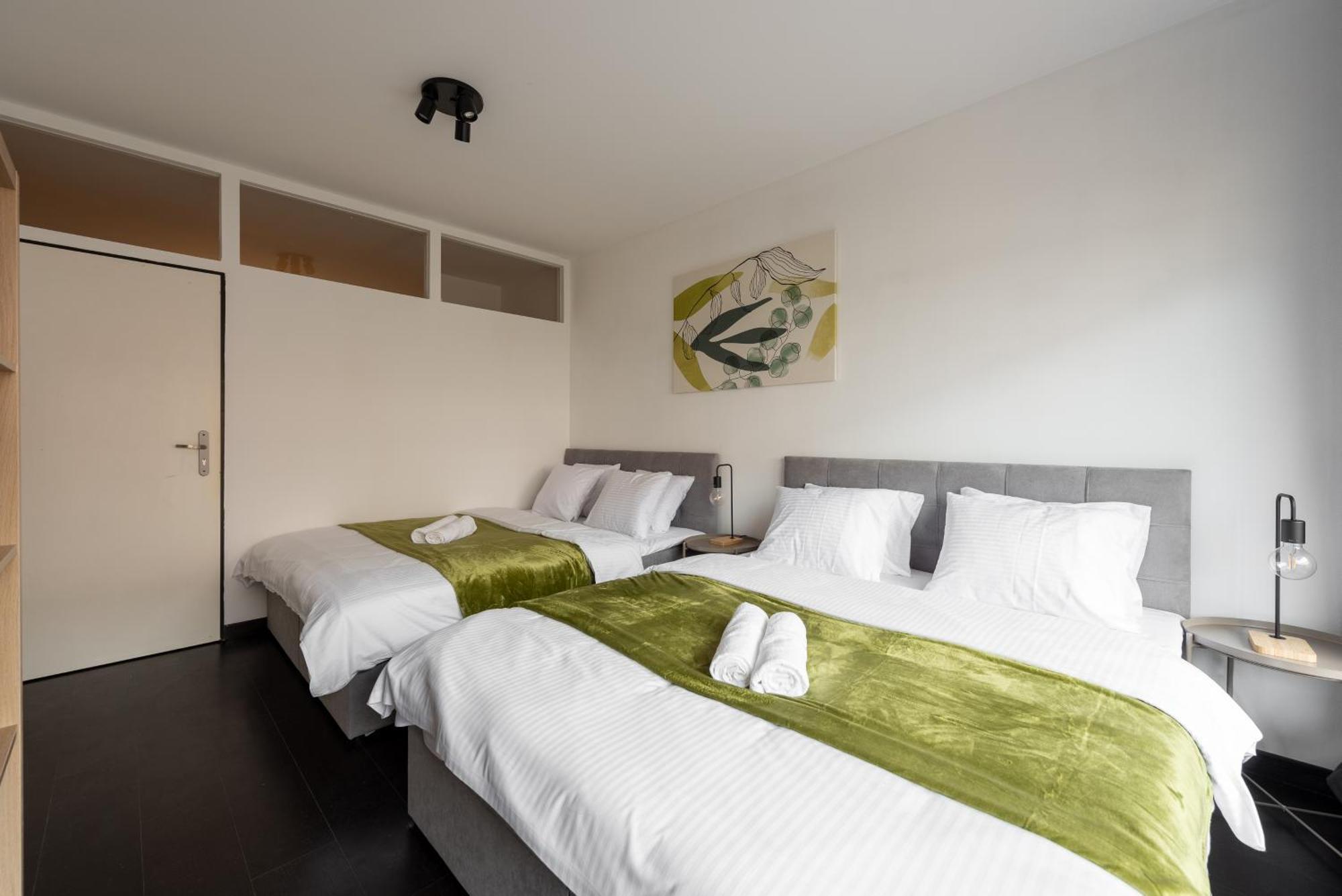 פראג Spacious Apartments Near Karlin Square מראה חיצוני תמונה