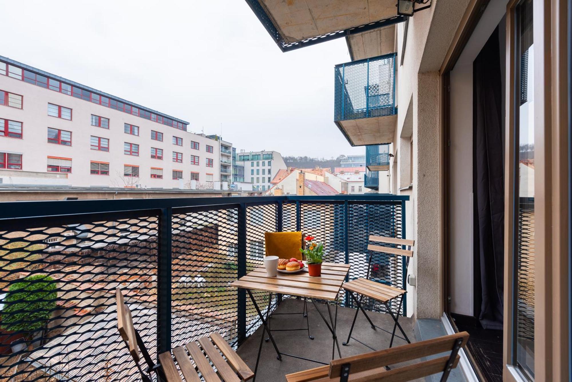 פראג Spacious Apartments Near Karlin Square מראה חיצוני תמונה